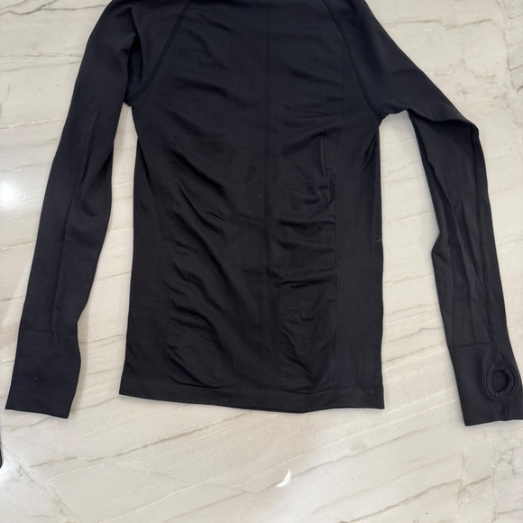 Victoria’s Secret Exercise Top Small - Picture 2 of 4